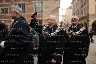 Gdańsk. Przemarsz ul.Długą z okazji jubileuszu siedemdziesięciolecia...