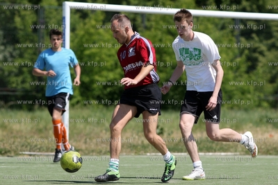 Gdansk Zaspa. Pilkarski turniej dzikich druzyn Do przerwy...