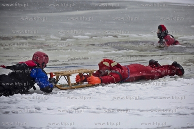 Wspólne ćwiczenia lodowe jednostek Komendy Miejskiej...
