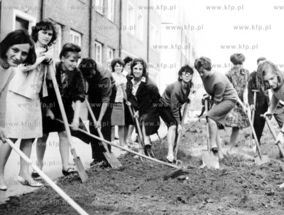 Czyn spoleczny. 1976 Fot. Zbigniew Kosycarz / KFP ZAKAZ...