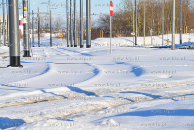 Zaśnierżone tory tramwajowe na pętli Ujeścisko....