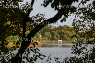 Jesienny krajobraz nad Jeziorem Otomińskim. 17.10.2021...