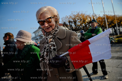 Sopot. Plac przed wejsciem na molo. Tydzien Flagi z...
