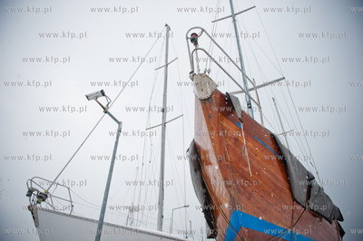 Gdynia. Zima w porcie jachtowym. Niskie temperatury...