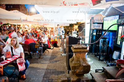 Gdansk. Dlugi Targ. Sympatycy reprezentacji Polski...