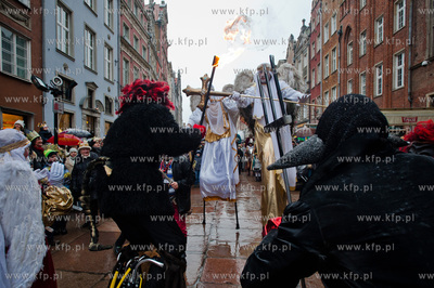 Gdansk. Orszak Trzech Kroli na ulicach Glownego Miasta....