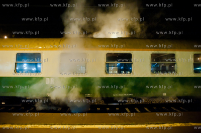 Gdansk. Dworzec Glowny PKP. Turystyczny pociag niemiecki...