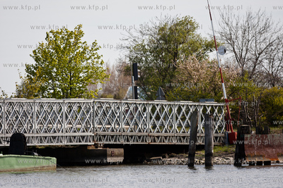 Gdansk. Sobieszewo. Odremontowany most pontonowy. 06.05.2014...