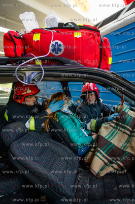 Gdansk. Cwiczenia Strazy Pozarnej na nowo budowanym...