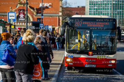 Gdansk. Autobus ZKM, odjezdzajacy z przystanku na przed...