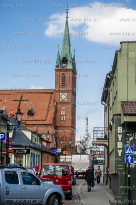 Koscierzyna. Kosciol parafialny pw. Zmartwychwstania...