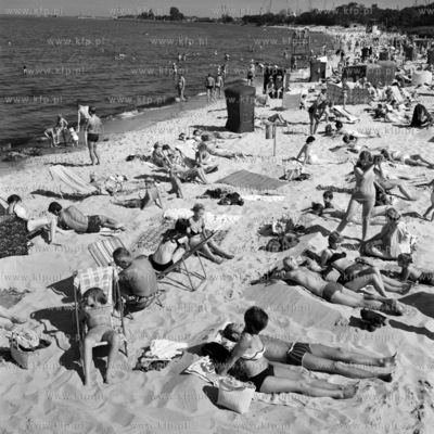 Wypoczynek na plaży w Gdańsku Brzeźnie. 
08.1971
0000545z_sierpien1971
Fot....