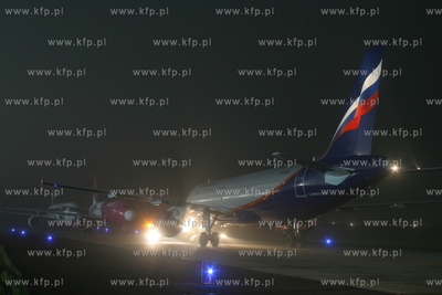 Gdansk, Rebiechowo. Nz. Airbus A320-214 linii Aeroflot
28.11.2006
fot....