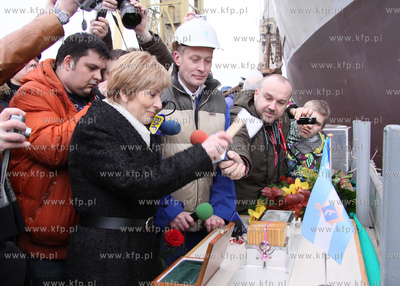 W stoczni Szczecinskiej Nowa odbylo sie ostatnie wodowanie...