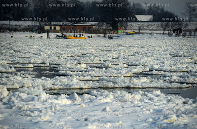 Wyspa Sobieszewska. Swibno. Rzeka Wisla skuta lodem.25.01.2010fot....
