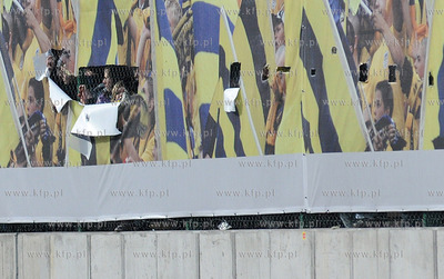 Kolejny raz przy pustych trybunach z powodu nalozonego...