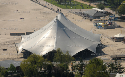 Na plazy w Srodmiesciu Gdyni ruszyl montaz gigantycznego...