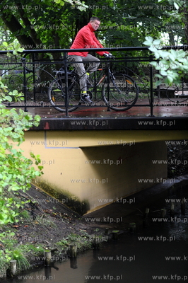 Sciezki rowerowe wzdluz plazy w Gdansku Jelitkowie....