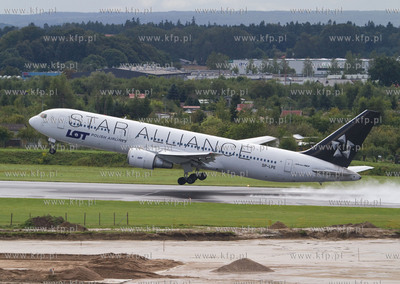 Remont warszawskiego lotniska na Okeciu spowodowal...