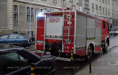 Alarm bombowy w budynku Sadu Okregowego w Gdansku na...