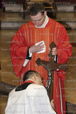 Nabozenstwo meki Panskiej w Wielki Piatek w Katedrze...