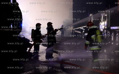 Gdansk. Pozar znajdujacej sie na terenie Stoczni Gdanskiej...