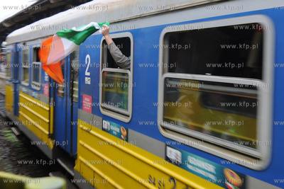 Gdansk, Dworzec PKP. Irlandzcy i hiszpanscy w drodze...