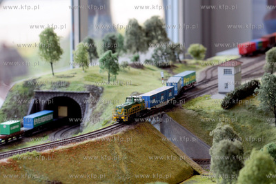 Makieta kolejowa ustawiona w kontenerze na obrzezach...