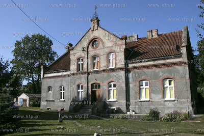 Dwór w Olszynce ( niem. Waldriede ), wsi położonej...
