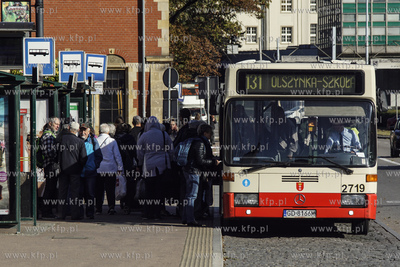 Gdańsk, Podwale Grodzkie.  Autmobus miejski marki...