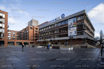 Gdańsk. Budynek NOT i nowo powstałe Apartamenty Rajska....