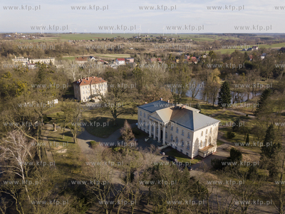 Pelplin z lotu ptaka. Na pierwszym planie Pałac Biskupów...