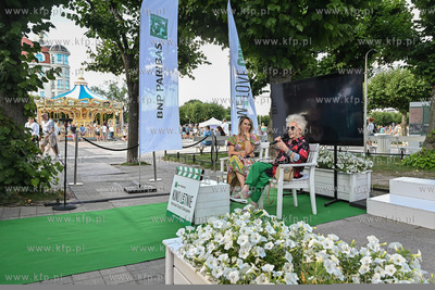 Sopot. Skwer Kuracyjny. Kawiarnia Koło Molo. BNP Paribas...