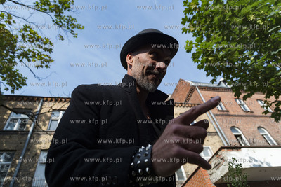 Gdańsk. Festiwal teatrów Ulicznych FETA. Always Drinking...