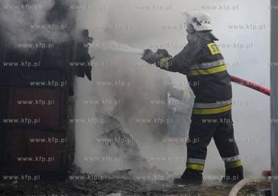 Pozar na Partyzantow 112 w Gdansku - Wrzeszczu. Plonal...