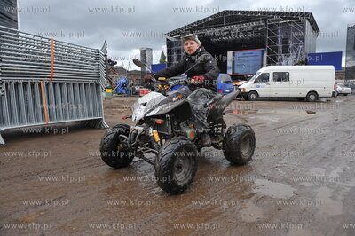 Przygotowanie do koncertu bedacego czescia uroczystosci...