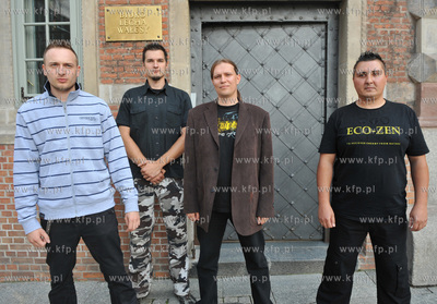 Zespol heavy metalowy Holy Smoke z Tczewa. Nz od lewej...