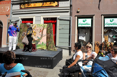 Gdansk, ul. Dluga. Teatr Maly z Bydgoszczy przedsatwia...