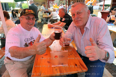 Festiwal Polskich Piw Regionalnych. Przy stolikach...