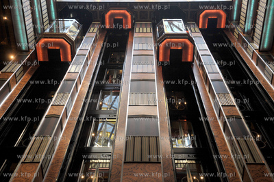 Statek wycieczkowy Costa Pacifica plywajacy pod wloska...