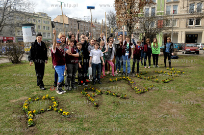 Gdańsk, Wrzeszcz. Z okazji Swiatowego Dnia Ziemi uczniowie...