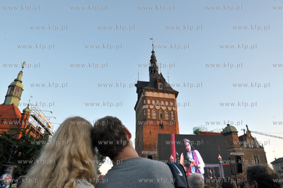 Plenerowa projekcja opery Turandot na Targu Węglowym...