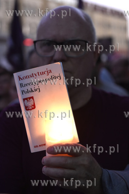 Gdańsk. Protest w obronie Konstytucji i łamaniu niezawisłości...