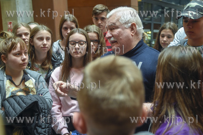Uczniowie ze szkoły w Kurowicach zwiedzający Eurpoejskie...
