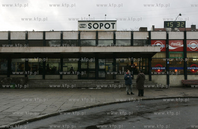 Sopot. Dworzec PKP. 14.11.2006 fot. Krzysztof Mystkowski...