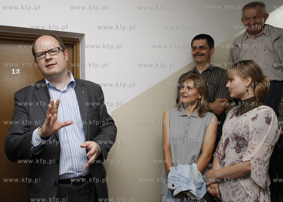 Uroczystosc oficjalnego przekazania 98 nowych mieszkan...