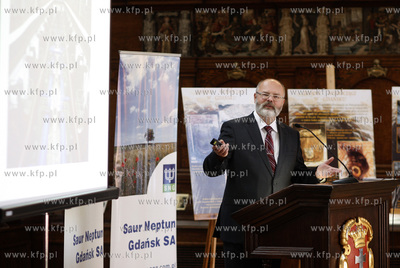 Gdansk. Dwor Artusa. Konferencja poswiecona 145-leciu...