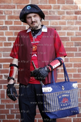 Gdansk, Konkurs na gdanskiego pirata. Przed miejska...