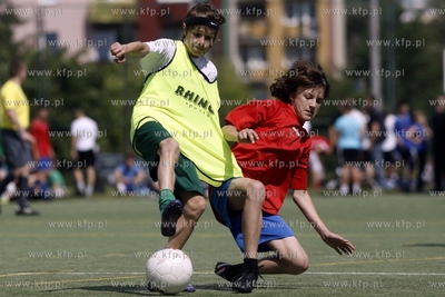 Gdansk Zaspa. Pilkarski turniej dzikich druzyn Do przerwy...