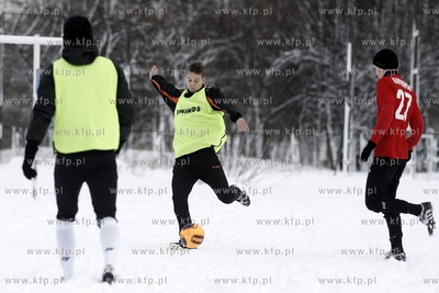 Gdansk Zaspa. Pilkarski turniej dzikich druzyn Do przerwy...